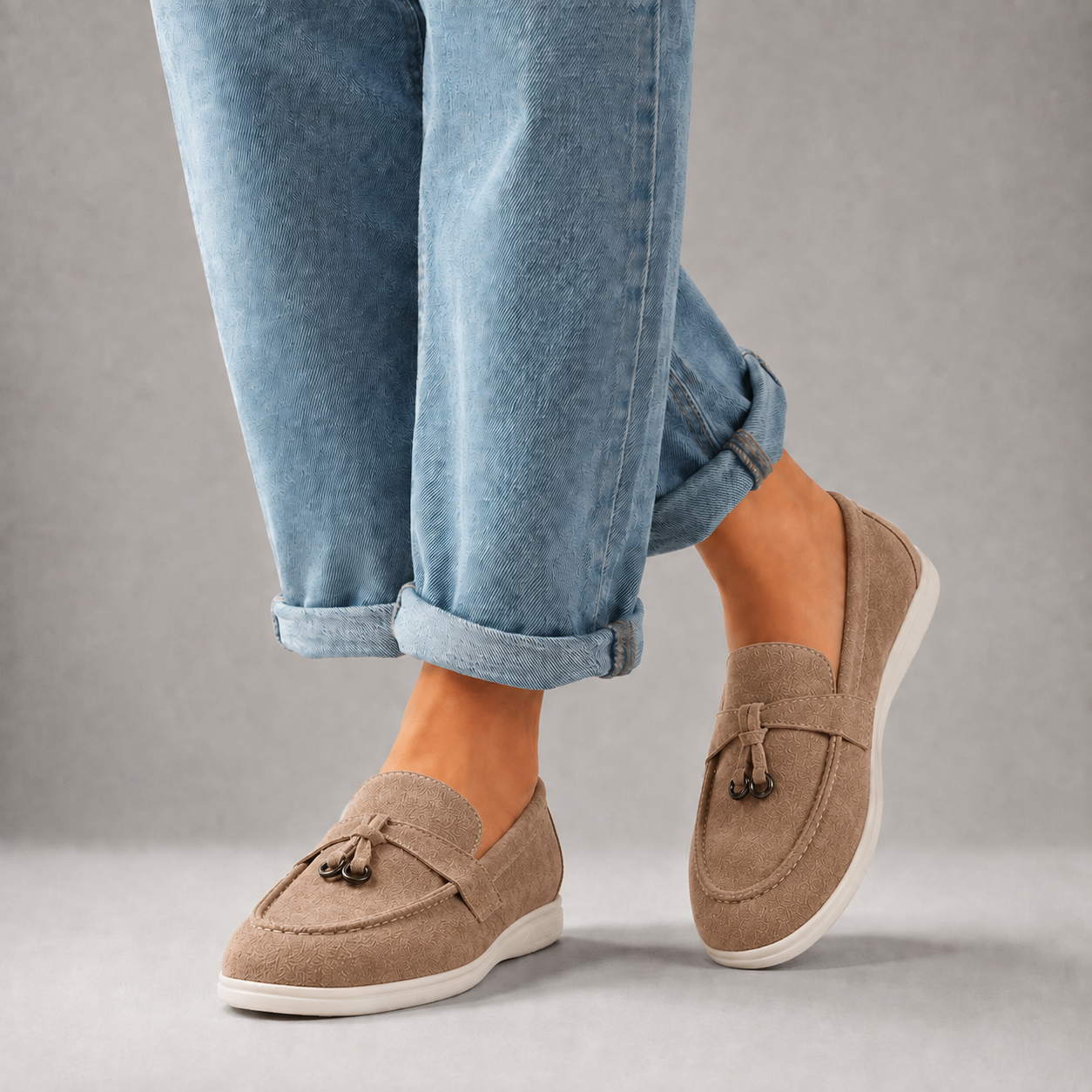 WOMEN'S SUEDE BUCKLE LOAFERS