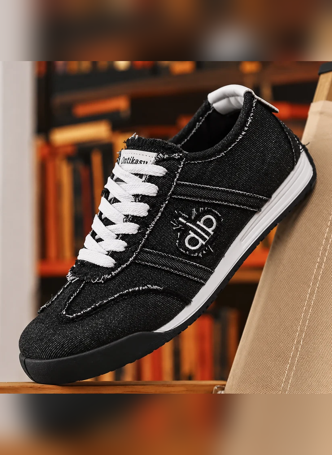 Men’s Retro Canvas Low-Top Sneakers